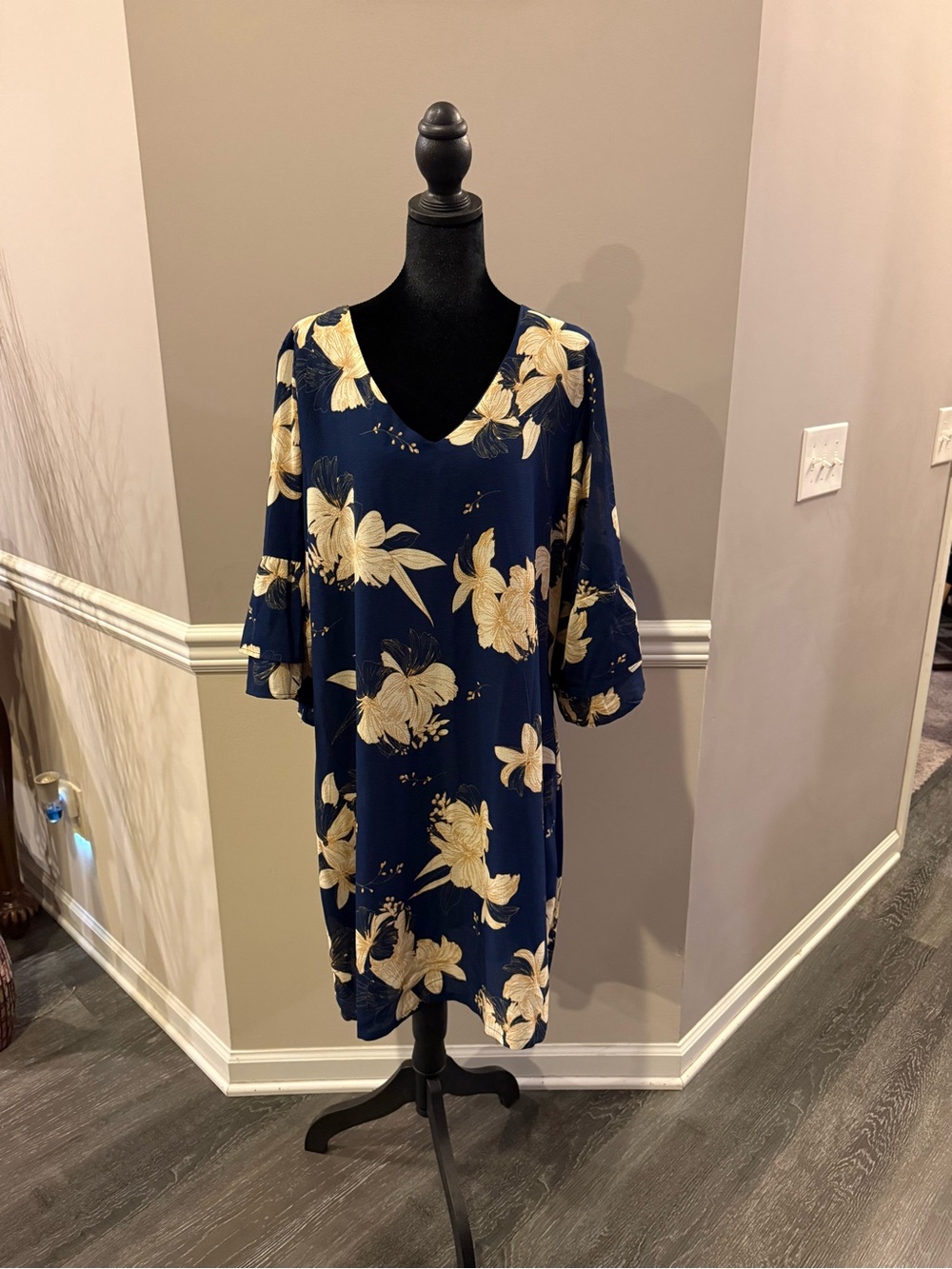 NWT Belongsci Navy Floral Bell Sleeve Shift Dress XL